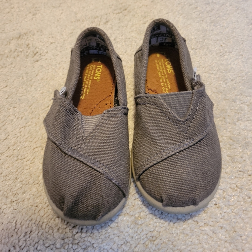 TOMS Toddler Size 6 Brown Moccasins